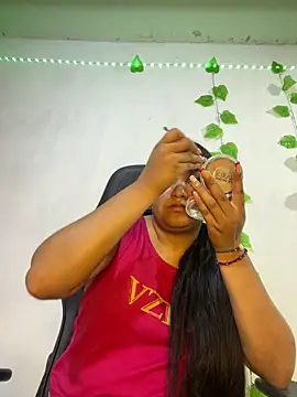 shayna all online show from March 28, 6:40 pm