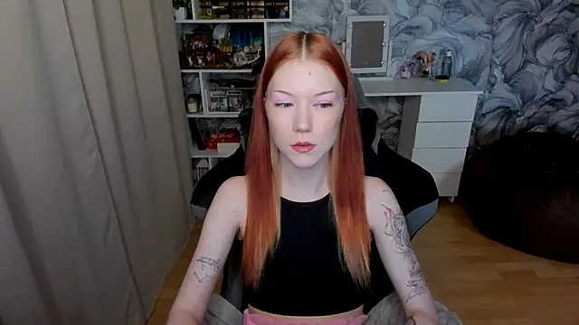 litl Mia online show from October 13, 3:23 pm