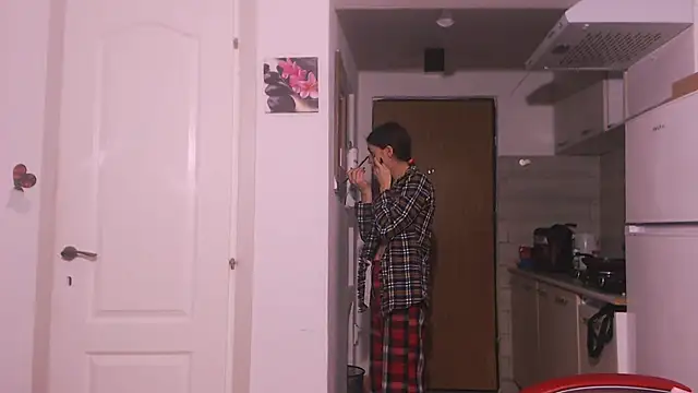 Snapshot of simyhvn chatting on December 16, 6:07 am simyhvn online show from December 16, 6:07 am