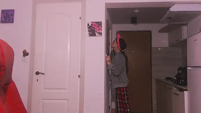 Snapshot of simyhvn chatting on January 6, 6:28 am simyhvn online show from January 6, 6:28 am