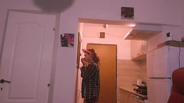 Snapshot of simyhvn chatting on January 9, 5:10 am simyhvn online show from January 9, 5:10 am