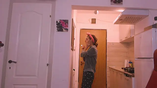 Snapshot of simyhvn chatting on January 13, 5:13 am simyhvn online show from January 13, 5:13 am