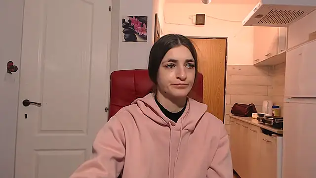 Snapshot of simyhvn chatting on February 3, 5:27 am simyhvn online show from February 3, 5:27 am