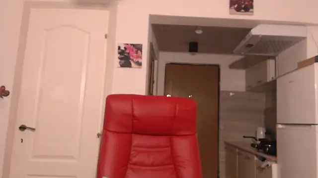 Snapshot of simyhvn chatting on February 4, 6:52 am simyhvn online show from February 4, 6:52 am