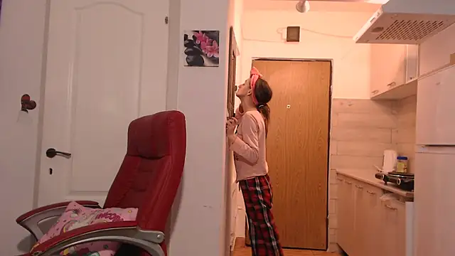 Snapshot of simyhvn chatting on February 10, 5:11 am simyhvn online show from February 10, 5:11 am