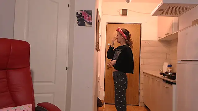 Snapshot of simyhvn chatting on February 16, 5:36 am simyhvn online show from February 16, 5:36 am