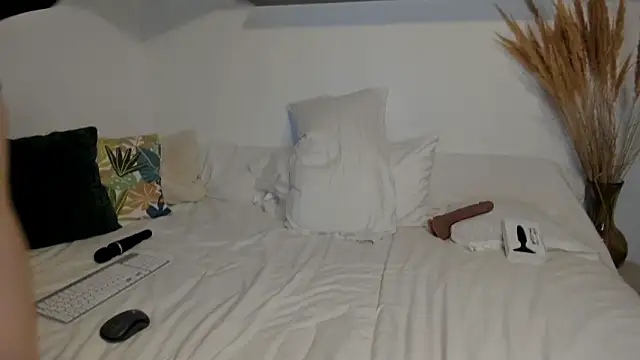 Jadore able online show from March 11, 2:50 am