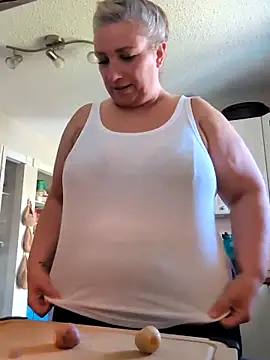 Canadian BBW online show from April 16, 7:47 pm