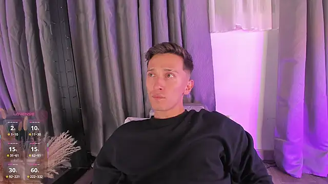 Snapshot of Thiago_jones chatting on October 24, 11:45 pm Thiago jones online show from October 24, 11:45 pm