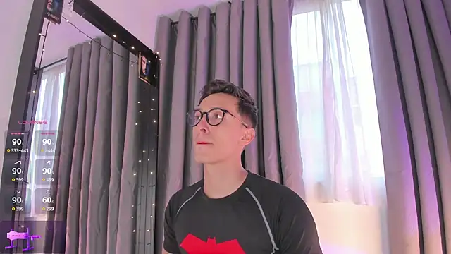 Snapshot of Thiago_jones chatting on November 4, 9:47 pm Thiago jones online show from November 4, 9:47 pm