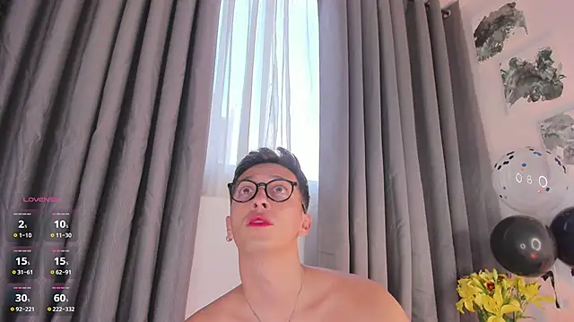 Snapshot of Thiago_jones chatting on December 3, 8:18 pm Thiago jones online show from December 3, 8:18 pm