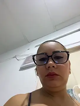 Snapshot of maymercy chatting on May 31, 11:17 am maymercy online show from May 31, 11:17 am