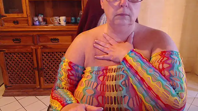 MISS LINDAH online show from April 4, 5:27 am