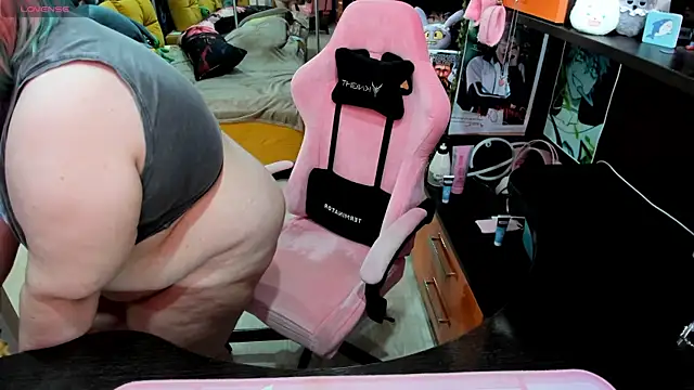 Softie Sofy online show from April 14, 3:01 am