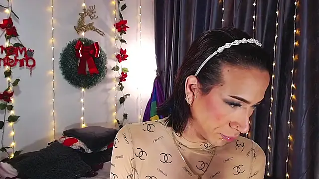 Snapshot of Kenisha_Sweet chatting on December 10, 1:33 pm Kenisha Sweet online show from December 10, 1:33 pm