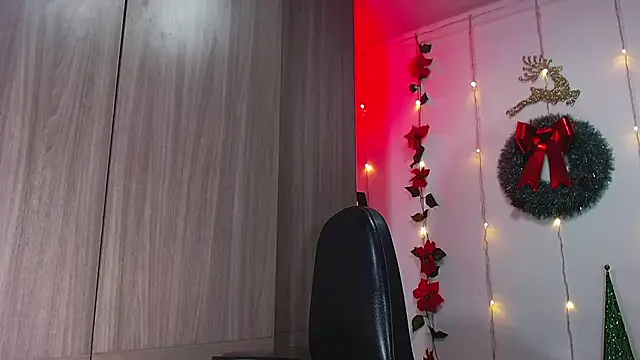 Snapshot of Kenisha_Sweet chatting on December 11, 4:28 am Kenisha Sweet online show from December 11, 4:28 am
