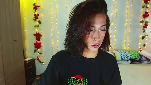 Snapshot of Kenisha_Sweet chatting on January 21, 4:43 am Kenisha Sweet online show from January 21, 4:43 am