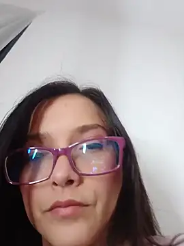 Snapshot of Perladulce chatting on June 6, 11:42 pm Perladulce online show from June 6, 11:42 pm