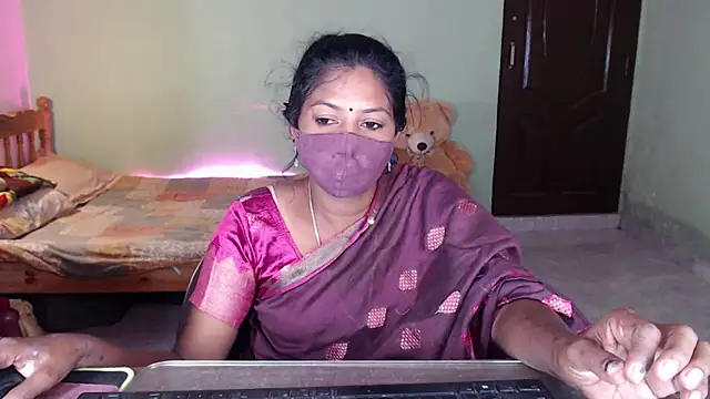 Snapshot of Novapol chatting on April 25, 12:30 pm Novapol online show from April 25, 12:30 pm