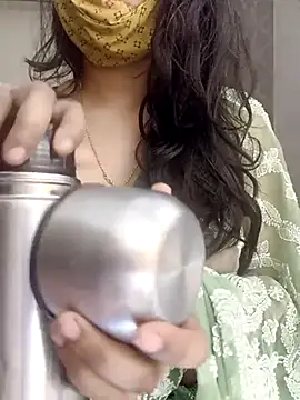 Snapshot of Lavanya_Shah chatting on February 15, 3:06 pm Lavanya Shah online show from February 15, 3:06 pm