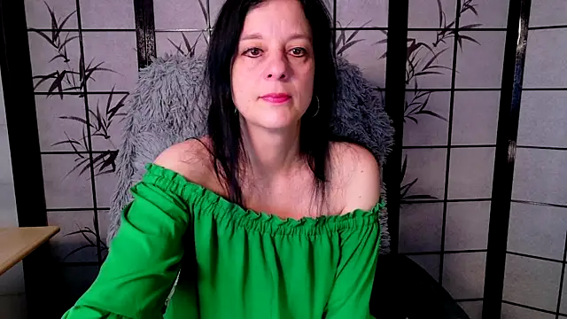 Snapshot of _Sweetlonglips_ chatting on June 14, 7:32 am Sweetlonglips online show from June 14, 7:32 am