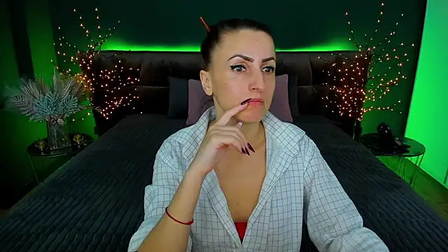 Snapshot of Rebecca_Diamond chatting on January 29, 6:43 am Rebecca Diamond online show from January 29, 6:43 am