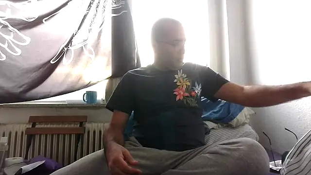 Snapshot of Azad64 chatting on November 12, 2:17 pm Azad64 online show from November 12, 2:17 pm