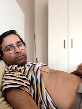 Snapshot of Azad64 chatting on June 8, 11:10 am Azad64 online show from June 8, 11:10 am