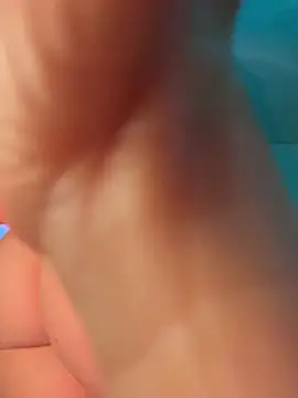 Snapshot of curchez_ chatting on December 18, 1:59 am curchez online show from December 18, 1:59 am