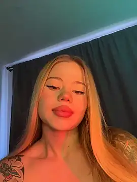 Snapshot of curchez_ chatting on December 25, 9:00 pm curchez online show from December 25, 9:00 pm