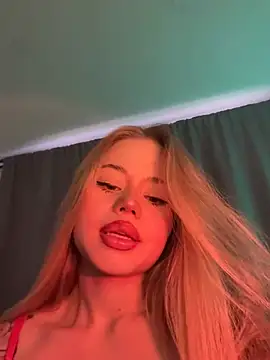 Snapshot of curchez_ chatting on February 10, 8:31 pm curchez online show from February 10, 8:31 pm