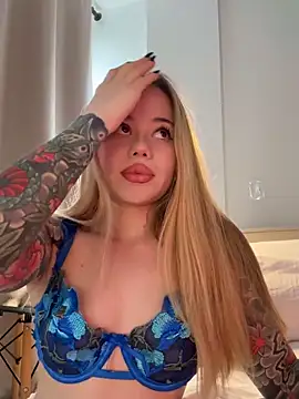 Snapshot of curchez_ chatting on December 4, 8:28 pm curchez online show from December 4, 8:28 pm