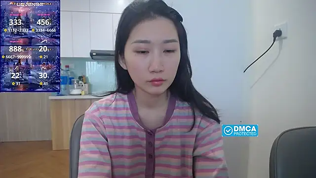 Snapshot of Asiagirll chatting on December 15, 1:32 am Asiagirll online show from December 15, 1:32 am