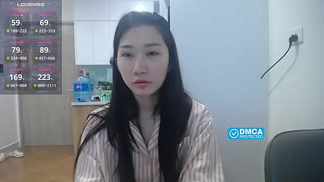 Snapshot of Asiagirll chatting on January 6, 1:20 am Asiagirll online show from January 6, 1:20 am