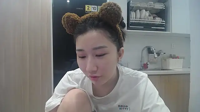 Snapshot of Asiagirll chatting on June 16, 3:14 pm Asiagirll online show from June 16, 3:14 pm
