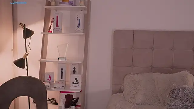 AbellaCroft online show from December 8, 1:36 pm