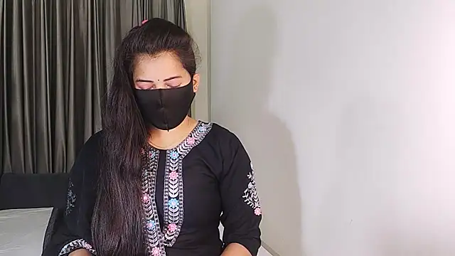 YourLovelyQueen online show from January 19, 9:44 am