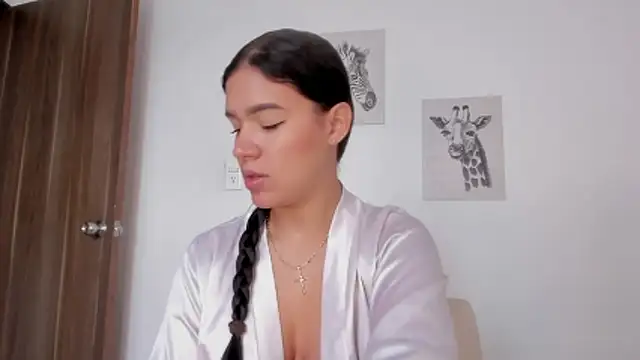 Hanna Risso online show from February 12, 5:52 pm