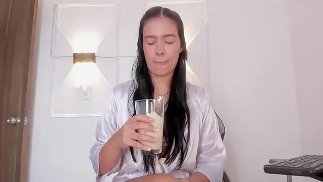 Hanna Risso online show from March 21, 6:11 pm