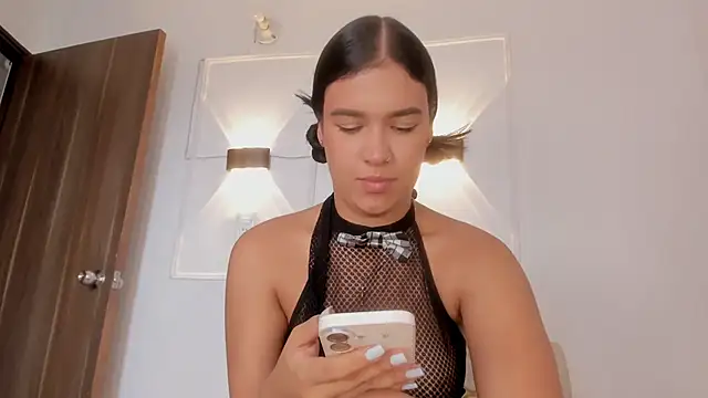 Hanna Risso online show from April 17, 5:49 pm