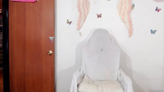 Snapshot of angie_tssex chatting on December 17, 3:49 pm angie tssex online show from December 17, 3:49 pm