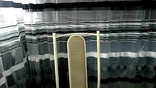 Snapshot of cold_lollipop chatting on March 6, 7:14 am cold lollipop online show from March 6, 7:14 am