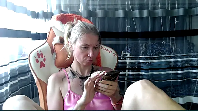 cold lollipop online show from April 17, 7:11 am