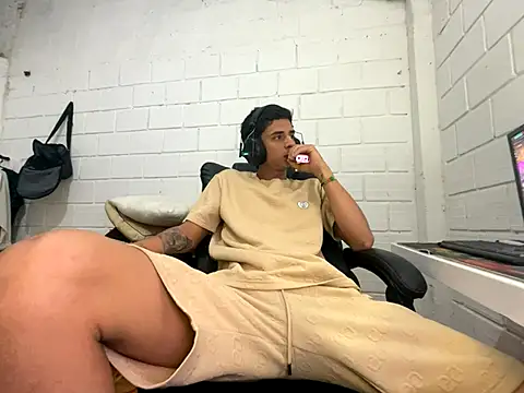 Max TheHorseDick online show from November 30, 1:31 am