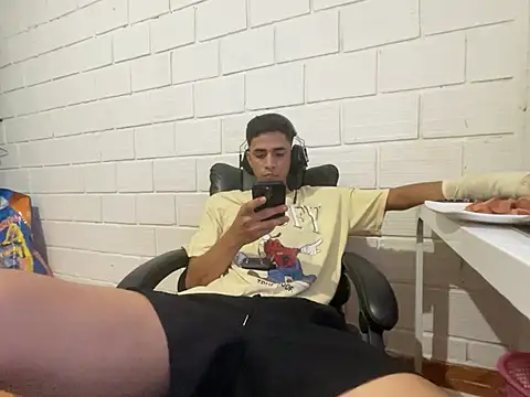 Max TheHorseDick online show from March 1, 7:05 pm