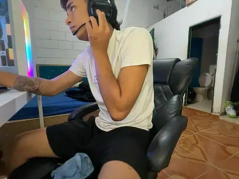 Max TheHorseDick online show from April 17, 4:10 pm