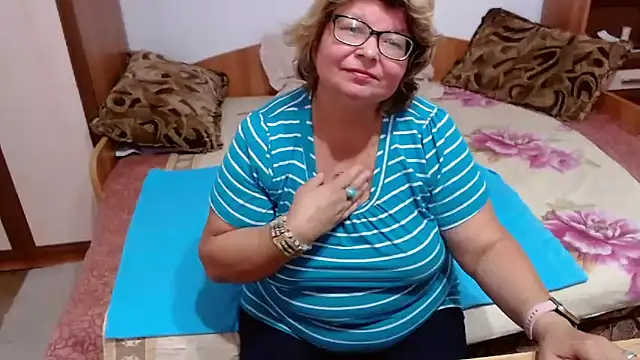 SweetMommaX online show from September 15, 10:15 am