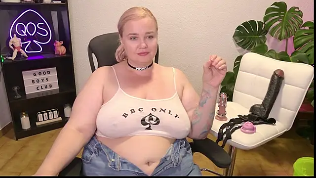 Snapshot of MargotGrey chatting on June 17, 4:19 pm MargotGrey online show from June 17, 4:19 pm
