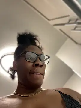 Foreignthababyy online show from April 22, 3:13 pm