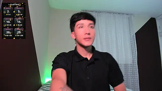 Snapshot of tom_Howard chatting on June 8, 11:38 pm tom Howard online show from June 8, 11:38 pm